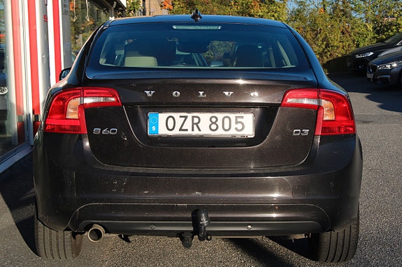 Volvo S60 4 of 5