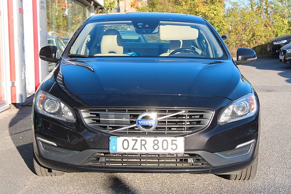 Volvo S60 2 of 5