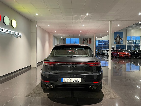Porsche Macan S 6 of 17