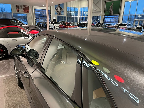 Porsche Macan S 4 of 5