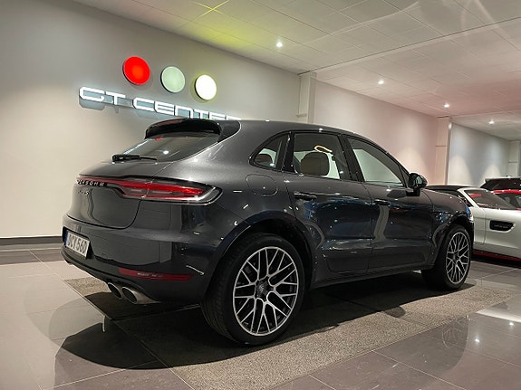 Porsche Macan S 7 of 17