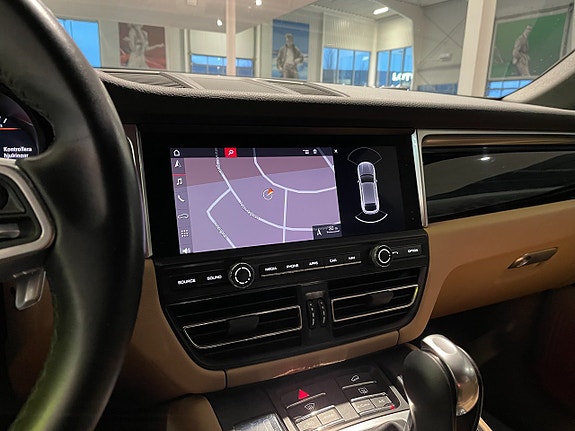Porsche Macan S 13 of 17