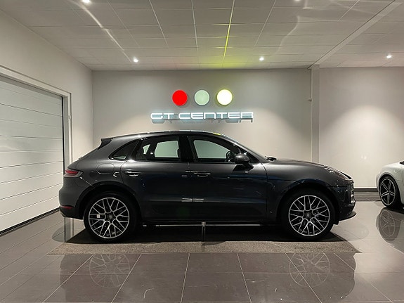 Porsche Macan S 2 of 5