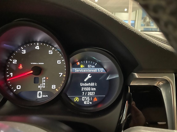 Porsche Macan S 9 of 17