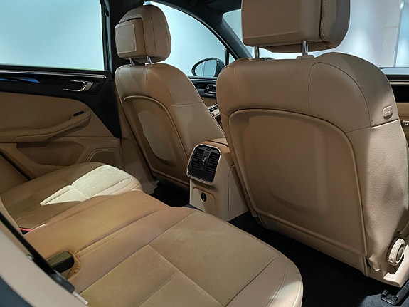Porsche Macan S 16 of 17