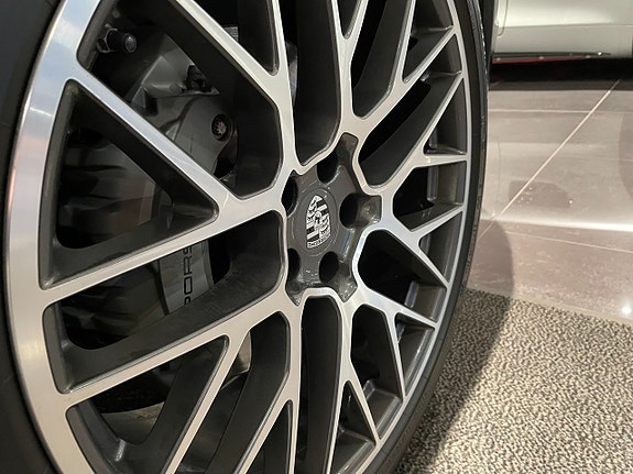 Porsche Macan S 5 of 5