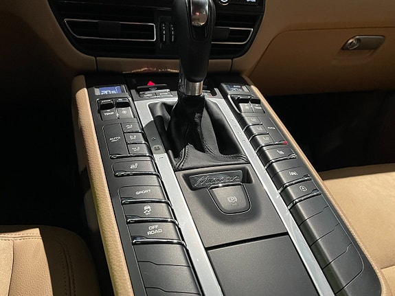 Porsche Macan S 11 of 17