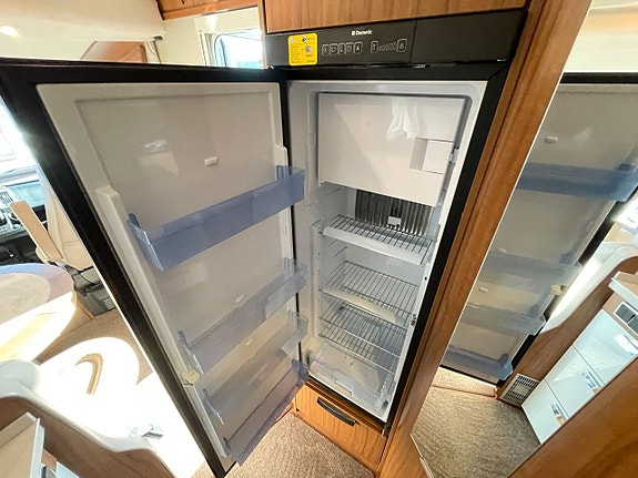 Hymer B 708 Premiumline / Automat / ALDE / Solcell / Taksäng 22 of 28