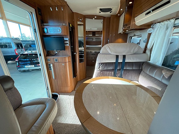 Hymer B 708 Premiumline / Automat / ALDE / Solcell / Taksäng 8 of 28