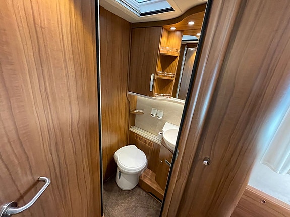 Hymer B 708 Premiumline / Automat / ALDE / Solcell / Taksäng 19 of 28