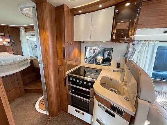 Hymer B 708 Premiumline / Automat / ALDE / Solcell / Taksäng 12 of 28