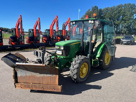 John Deere 5055E