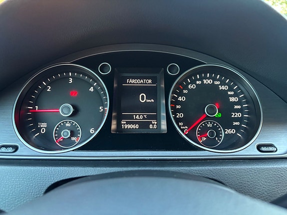 Volkswagen Passat 13 of 14