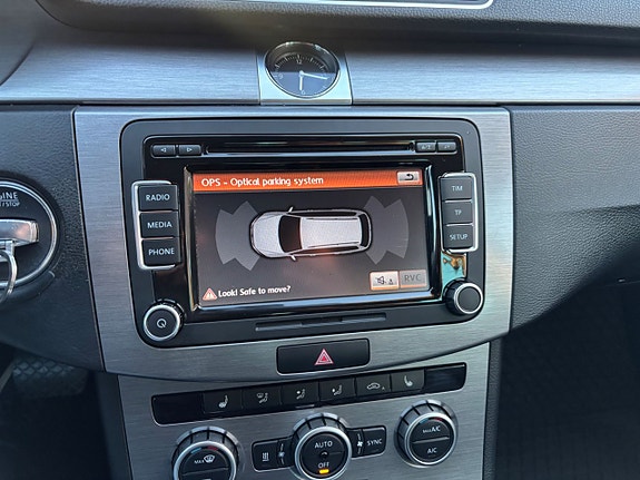 Volkswagen Passat 11 of 14