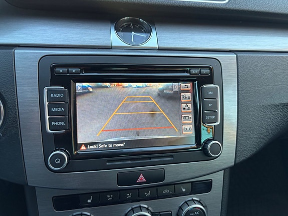 Volkswagen Passat 10 of 14
