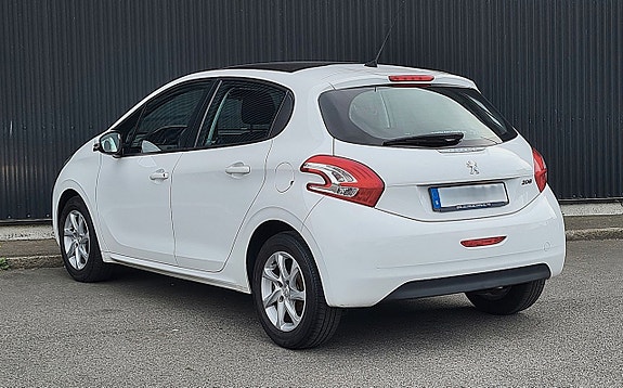 Peugeot 208 5 of 5