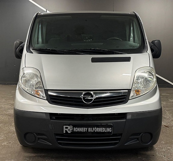 Opel Vivaro 2 of 5
