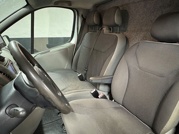 Opel Vivaro 13 of 20