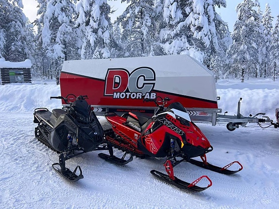 Polaris -Hyr din snöskoter av oss -Släpvagn -Finans -Lev