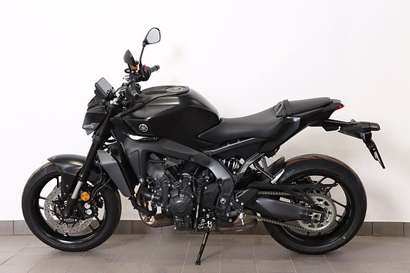 Yamaha MT-09 4 of 11