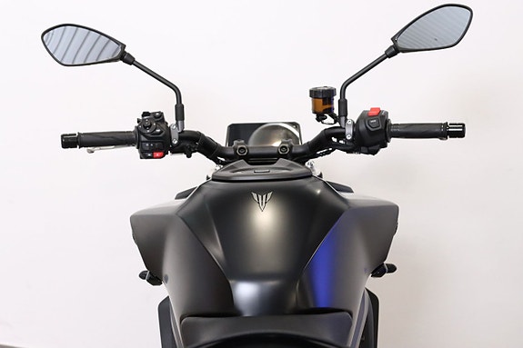 Yamaha MT-09 7 of 11