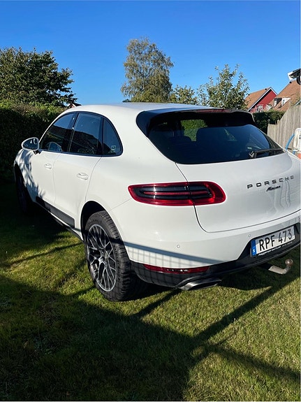 Porsche Macan 2 of 5
