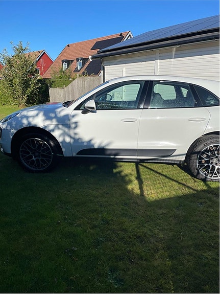 Porsche Macan 4 of 5