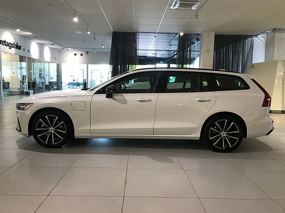 Volvo V60 2 of 5
