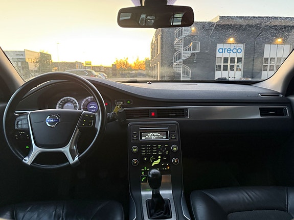 Volvo V70 15 of 23