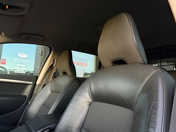 Volvo V70 9 of 23