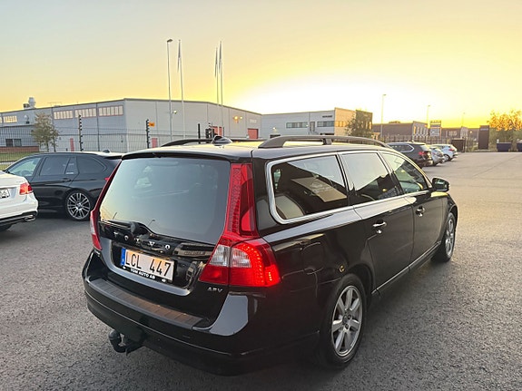 Volvo V70 6 of 23