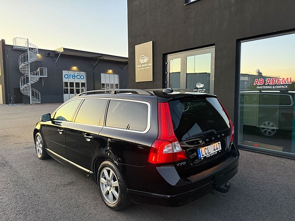 Volvo V70 4 of 23