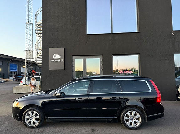Volvo V70 3 of 23