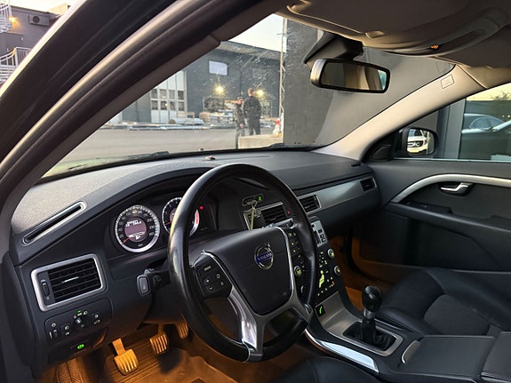 Volvo V70 8 of 23
