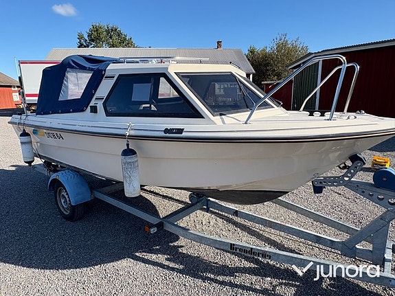 Motorbåt - Uttern 5000 DUH 64