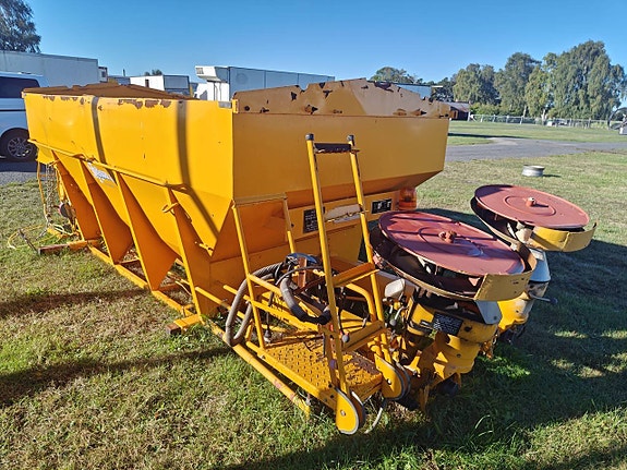 Weisser Sand/Saltspridare (Inbyggd motor) 3 of 6