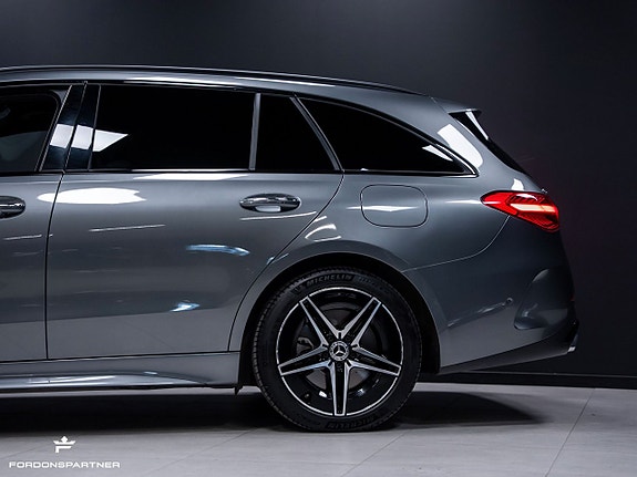 Mercedes-Benz C300 3 of 5