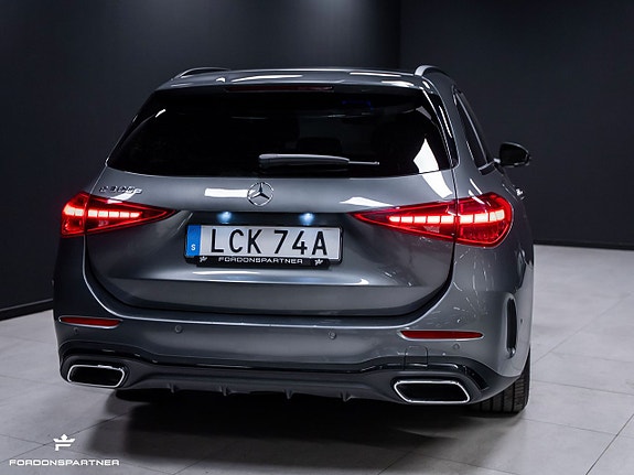 Mercedes-Benz C300 11 of 26