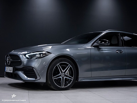 Mercedes-Benz C300 4 of 5