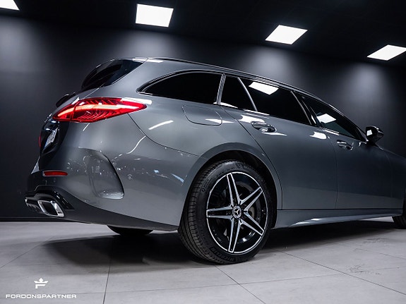 Mercedes-Benz C300 10 of 26