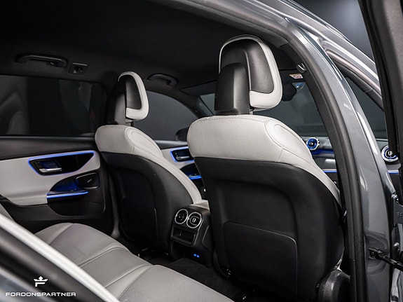 Mercedes-Benz C300 24 of 26
