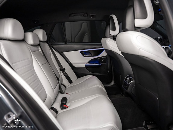 Mercedes-Benz C300 23 of 26