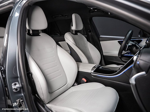Mercedes-Benz C300 20 of 26