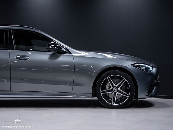 Mercedes-Benz C300 9 of 26