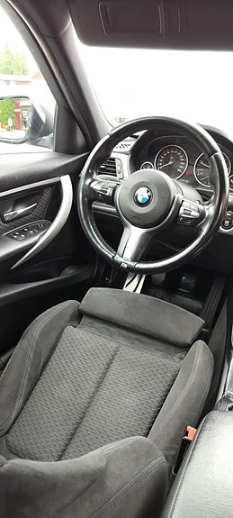BMW 320d 4 of 11