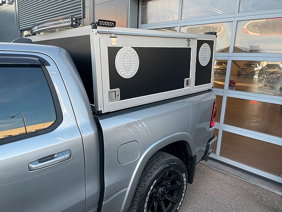 Dodge RAM 1500 3 of 15