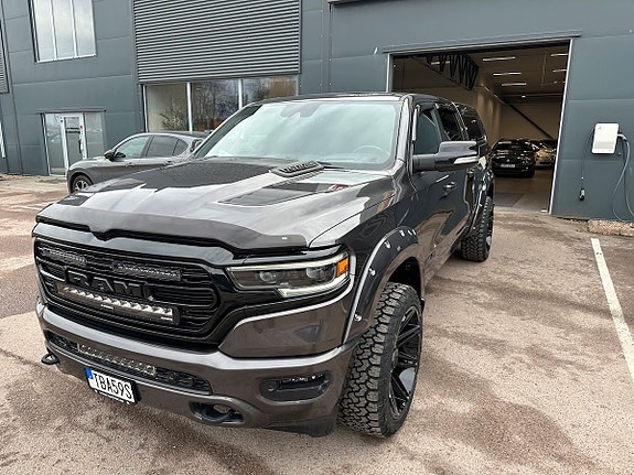 Dodge RAM 1500 3 of 17