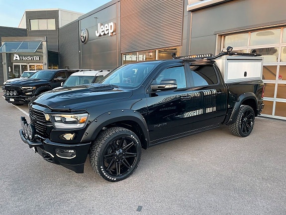 Dodge RAM 1500 2 of 12