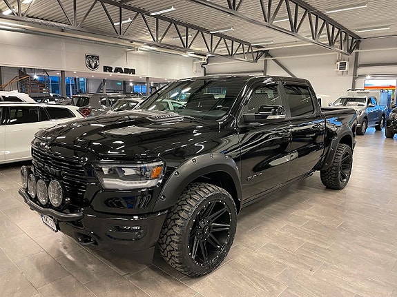 Dodge RAM 1500 2 of 12