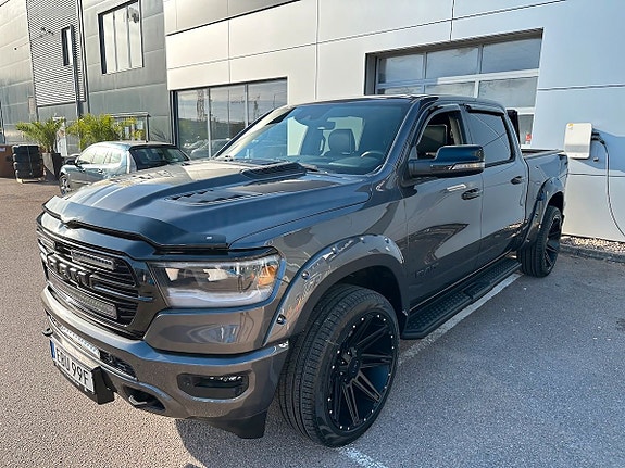 Dodge RAM 1500 8 of 12